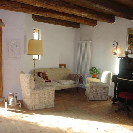 La Casa Altrui- Camere E Zona Relax Con Giardino Coredo Luaran gambar