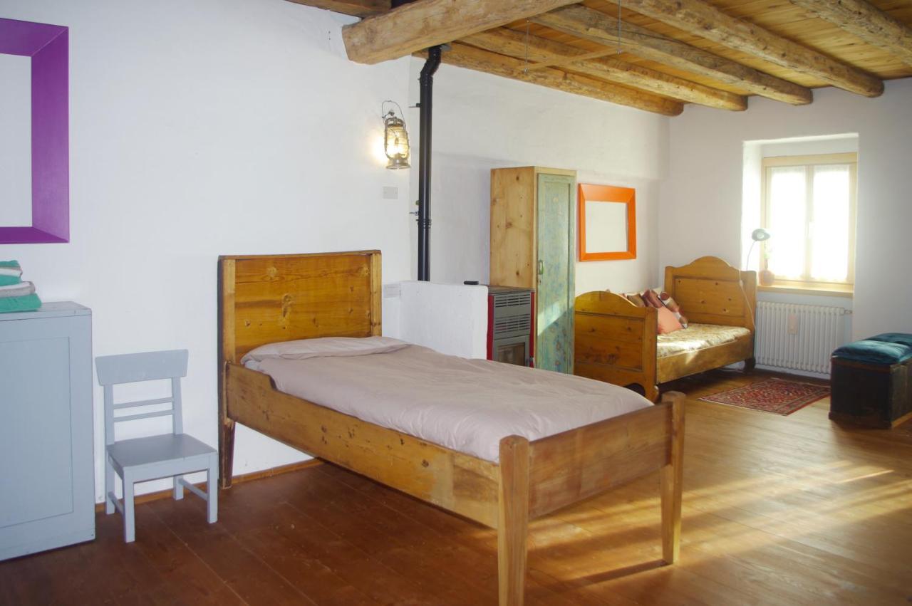 La Casa Altrui- Camere E Zona Relax Con Giardino Coredo Luaran gambar
